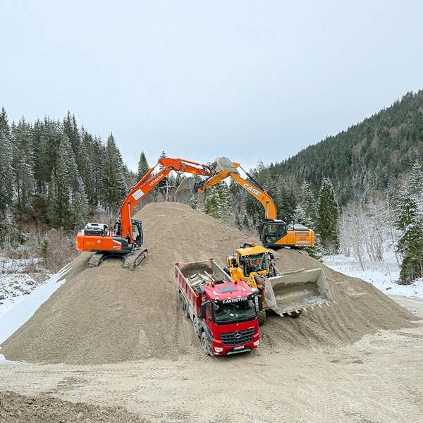 Antretter Erdbau und Abbrucharbeiten - Vermietung von Baumaschinen